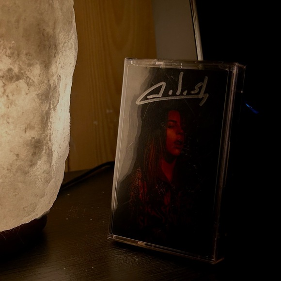 Billie Eilish autographed cassette tape , certified authentic, bad guy album - Picture 5 of 5